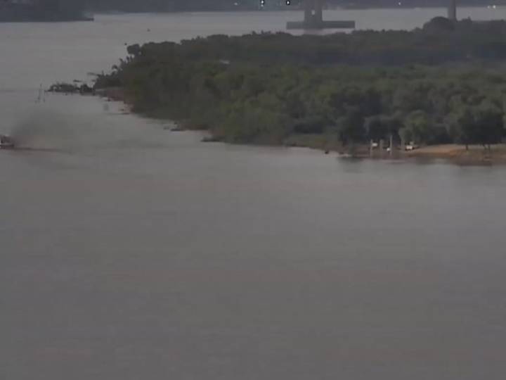 Buscan a una gendarme que desapareció en el Paraná mientras nadaba con amigos