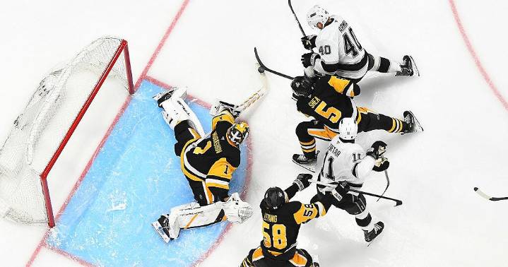 Fiala breaks tie with 500th NHL point, Kings open 6