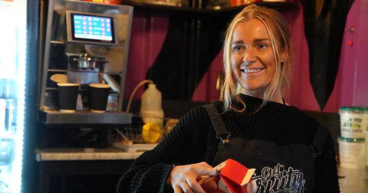 Family-run smoothie spot set up by Sky Blues fans wins EFL award