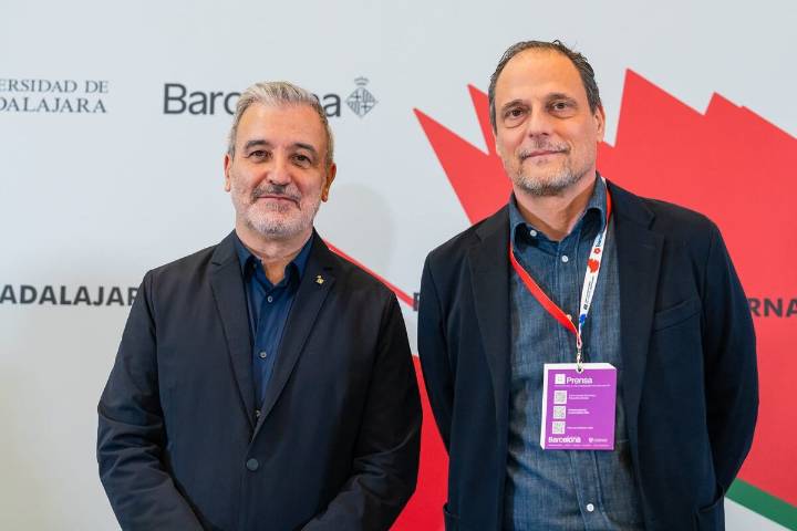 Dialoga el alcalde de Barcelona con el director de El País sobre el aporte de la ciudad condal
