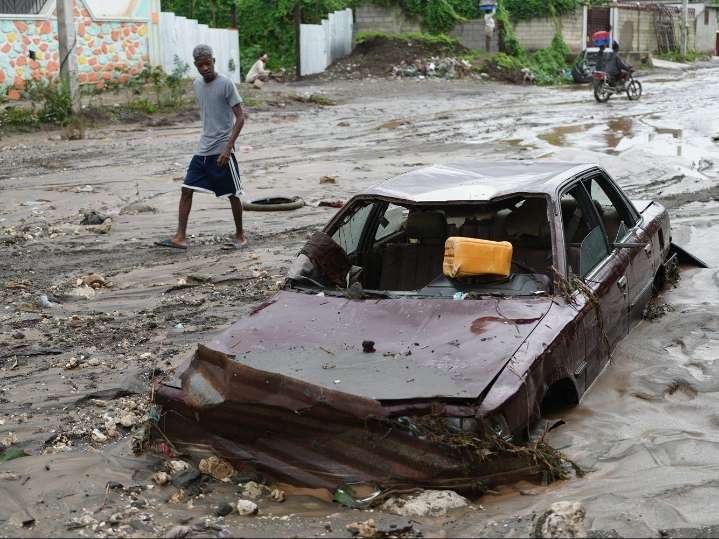 Hurricane death toll rises to 43 in Haiti as aid pours in