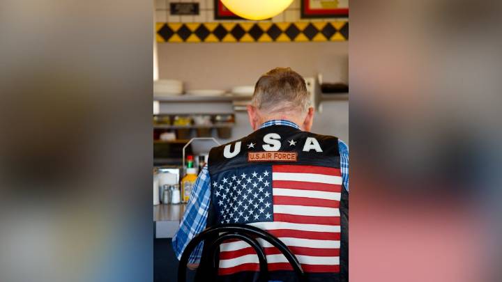 Where to get free meals and discounts for veterans this Veterans Day