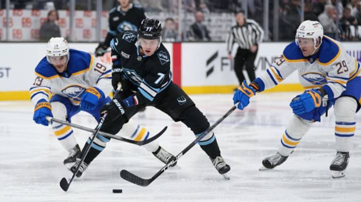 Mammoth score five straight goals to beat Buffalo, 5