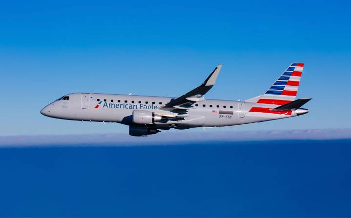 5 hospitalized after fumes force American Airlines flight to divert to Houston