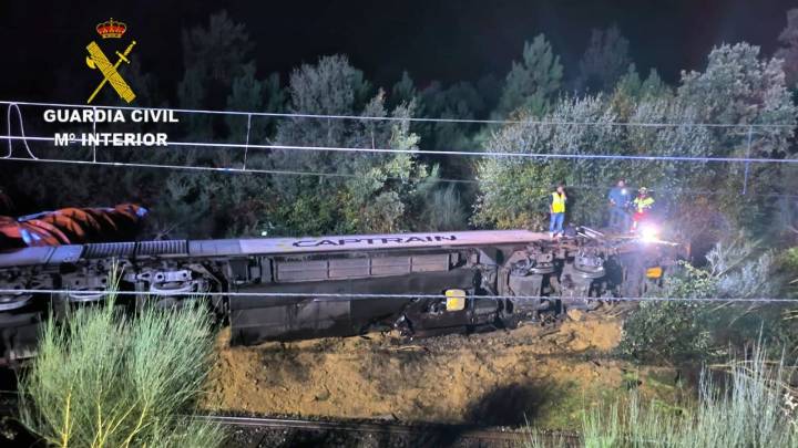 Descarrila un tren con 17 vagones sin causar heridos en As Neves