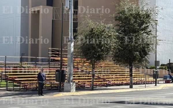 Instalan gradas en el Centro para el desfile de la Revolución Mexicana
