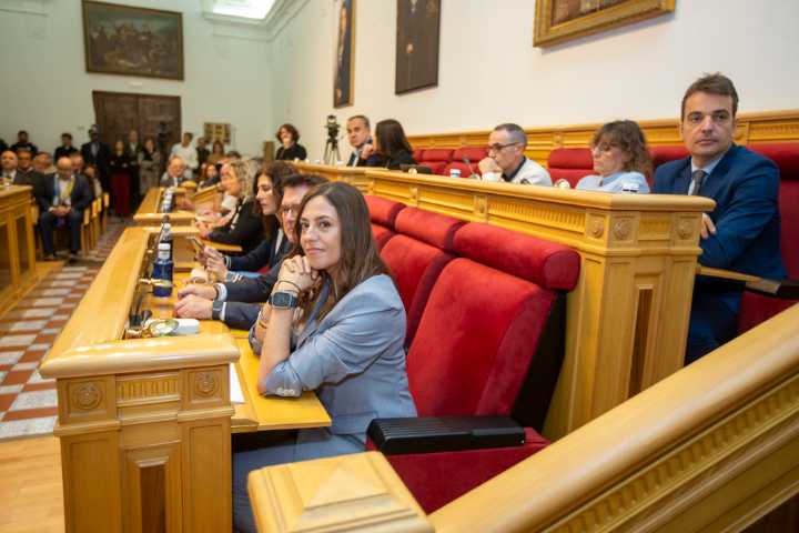 PSOE acude a los cuentos para describir a un alcalde «agotado»