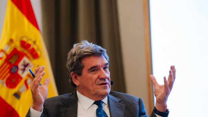 El Banco de España avisa: "Abrir una cuenta conjunta con varios titulares no significa que el dinero depositado pertenezca automáticamente a todos a partes iguales"