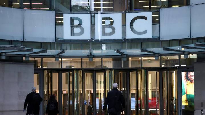 BBC se disculpa ante Trump un día antes de que expire su ultimátum