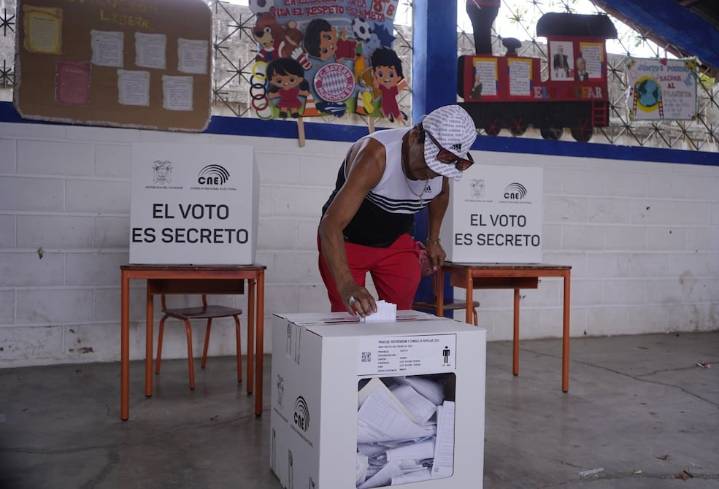 Ecuador le dijo no a eliminar la prohibición de tener bases militares extranjeras: expertos analizan lo que implica