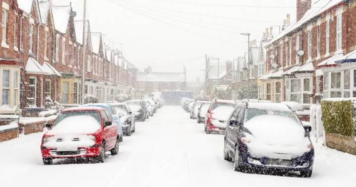 UK snow forecast LIVE: Maps show blizzards as far south as Birmingham in hours