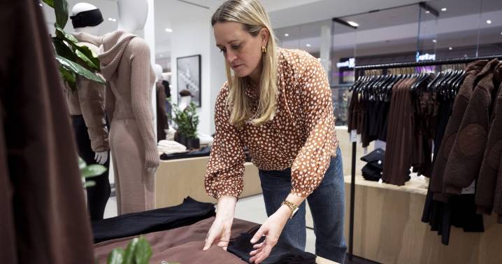 What will holiday shopping say about the state of America? An expert hunts for clues