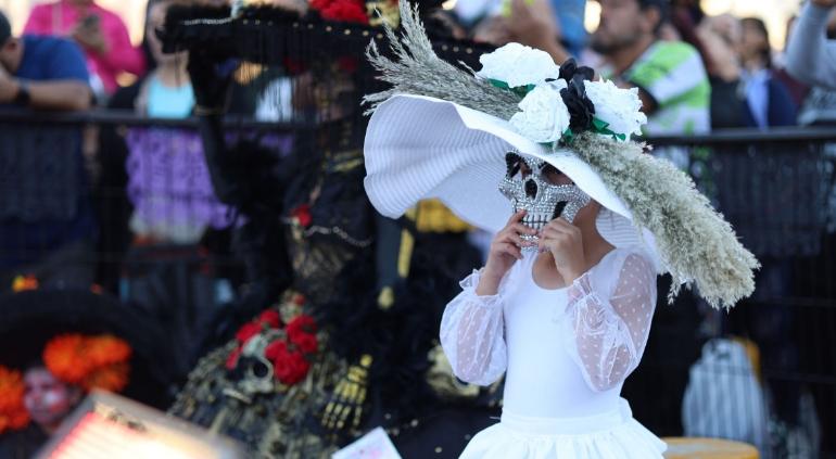 Llenaron el Centro de color, música y catrinas por el Día de Muertos