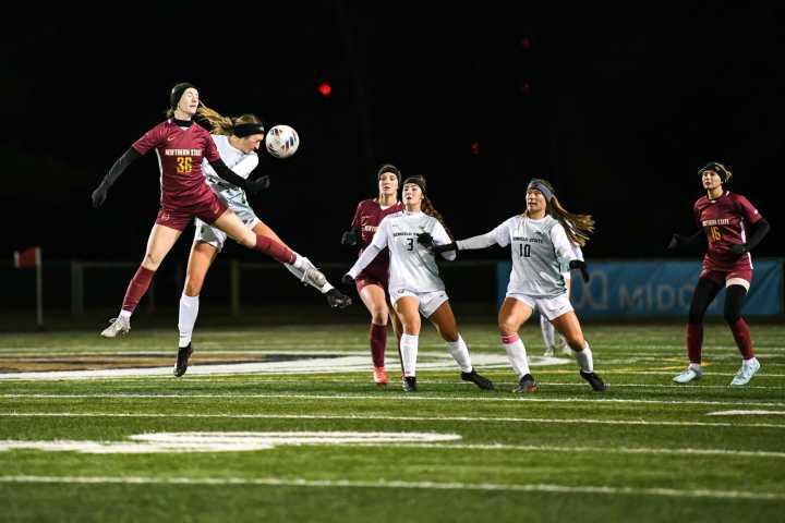 Beavers start fast, then defend their way to NSIC Tournament semis