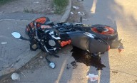 Chocaron un auto y una moto en Villa Elvira: hay un motociclista herido