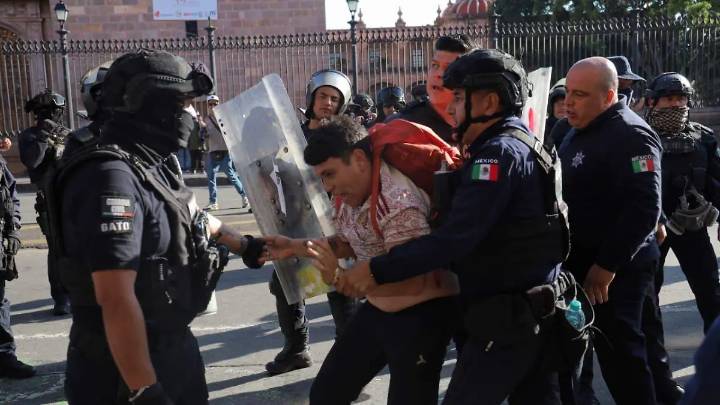 Denuncian detención arbitraria de menores de edad durante manifestación en Morelia