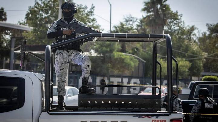 Fuerzas federales y estatales realizan operativos en Atoyac; hay una mujer detenida