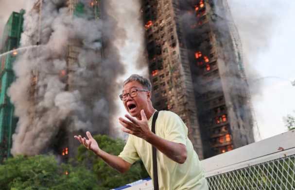 Feroz incendio en Hong Kong deja cuatro muertos y varios heridos