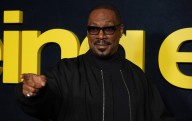 Eddie Murphy presume su mansión en Beverly Hills en un nuevo documental