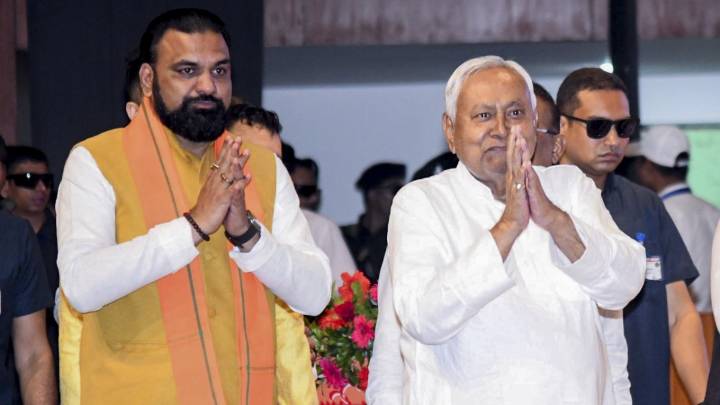 Live: Nitish Kumar will be Chief Minister, claims Bihar BJP chief