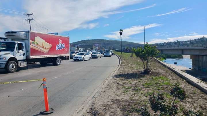 Cierran la Vía Rápida por el socavón a la altura del Simón Bolívar