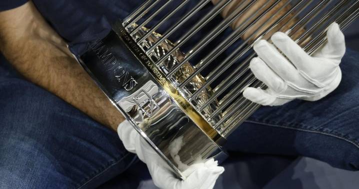 Listen: Blue Jays one inning shy of winning the World Series with '30 guys that truly, believed in each other, truly loved each other'