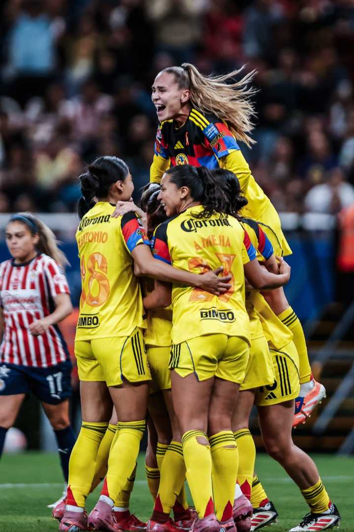 América aplasta a las Chivas y se acerca a la final