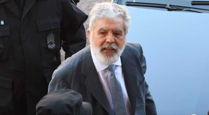 Julio De Vido se entregó en Comodoro Py y quedó detenido por la tragedia de Once