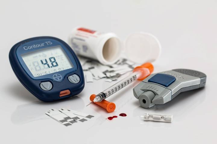 La Comunitat incorpora tecnología avanzada para controlar la diabetes y promueve una guía de detección temprana