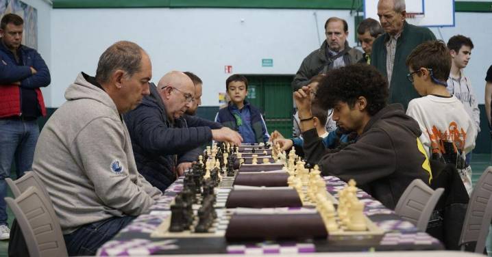 Movimientos maestros en el tablero de ajedrez