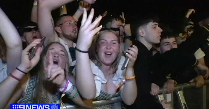 Police to use extra wanding powers for South Australian schoolies festival