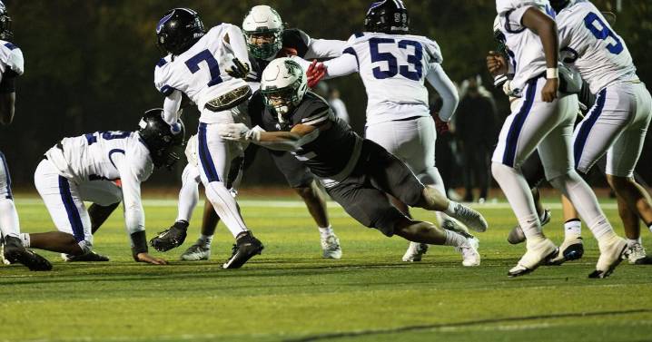 St. Mary's defense battles past Parkway North on way to quarterfinal triumph