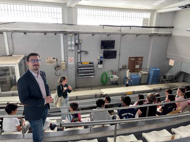 Más de 600 escolares descubren la tradición marinera y la pesca local de Castellón en las visitas a la lonja del Grao