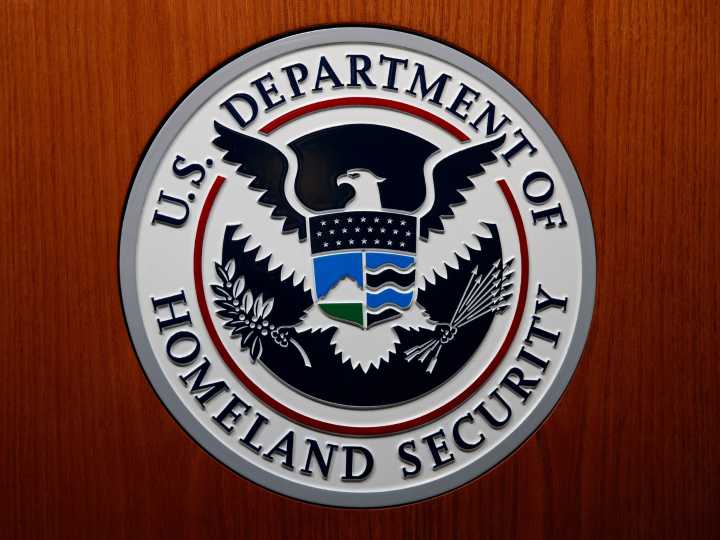 Agentes federales se llevaron a una niña de un año tras arrestar a su padre en Los Ángeles