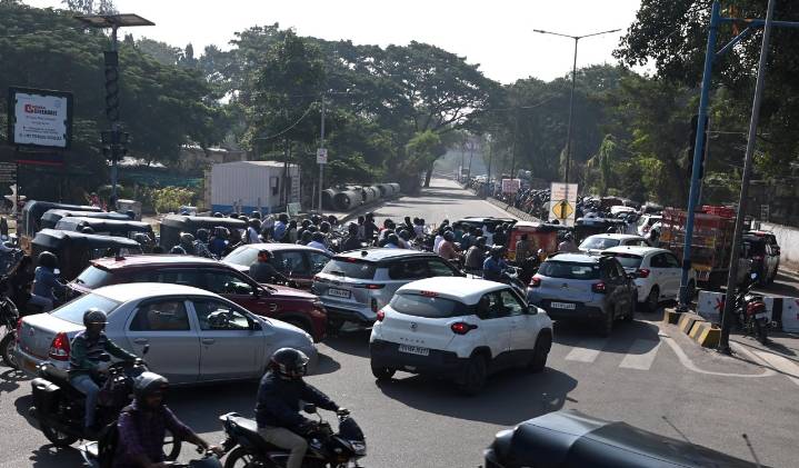 Bowenpally to Paradise stretch turns nightmare as elevated corridor work triggers massive jams