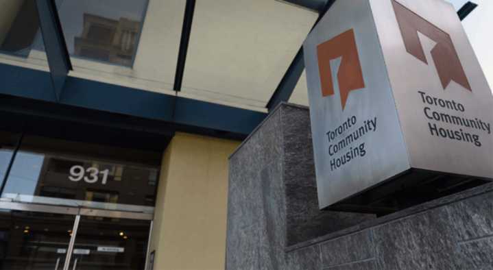 Toronto housing and seniors workers vote for strike mandate