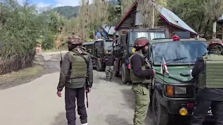 J&K cops diffuse IED during search ops day after 9 killed in police station blast