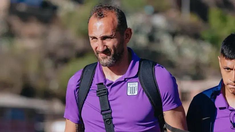 Hernán Barcos por su salida de Alianza Lima: "Por respeto al club y al hincha, en un lugar organizado hablamos"