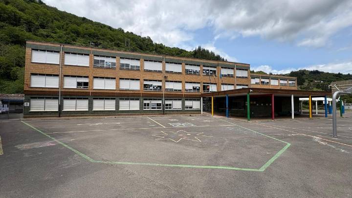 Adiós a las goteras en los colegios de Cangas del Narcea: resumen de todas las reparaciones que se hicieron este año en centros escolares del concejo