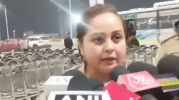 'Chappal Utha Ke Mara Jayega...': Emotional Rohini Acharya's First Reaction After Quitting RJD & Family
