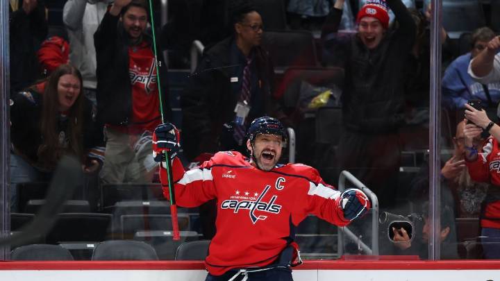 Capitals' Alex Ovechkin first NHL player to score 900 goals