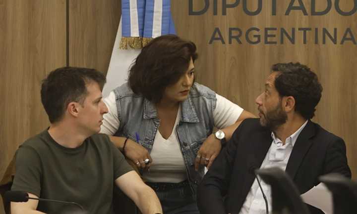 La comisión Libra concluyó que Milei prestó “colaboración imprescindible” para la estafa