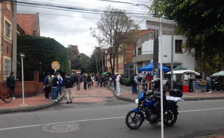 Por posible amenaza de bomba evacúan Universidad Católica de Bogotá