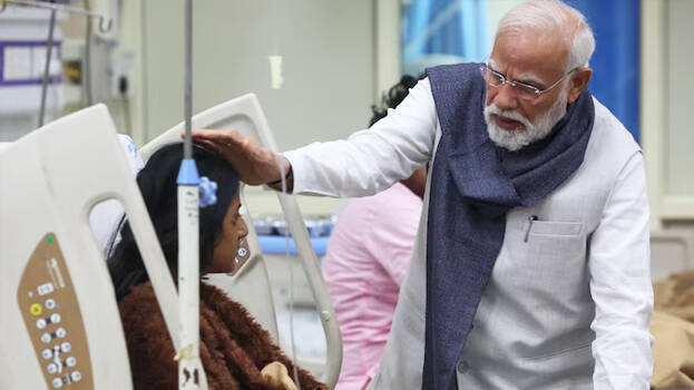 'May you recover as soon as possible'; PM Modi visits LNJP hospital, talks with blast victims