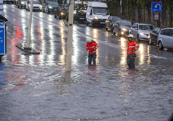 El Ayuntamiento de Santander diseña un plan de acción para «atajar» los diez puntos negros de inundaciones