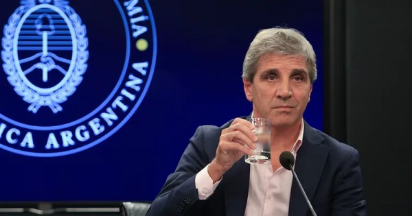 El Tesoro retoma compras de dólares y suma más de US$100 millones