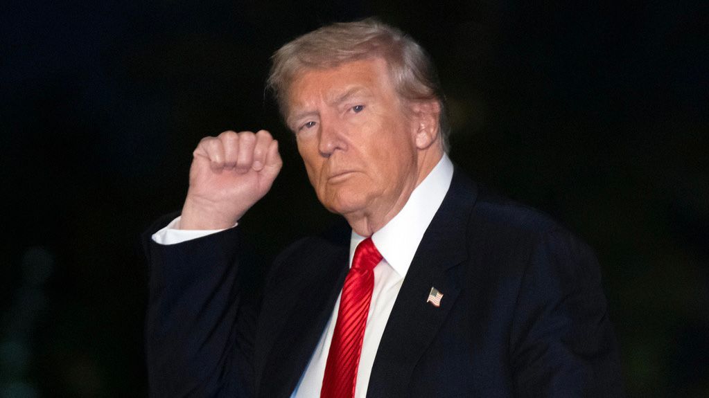 Trump accuses Democrats of extortion as shutdown continues