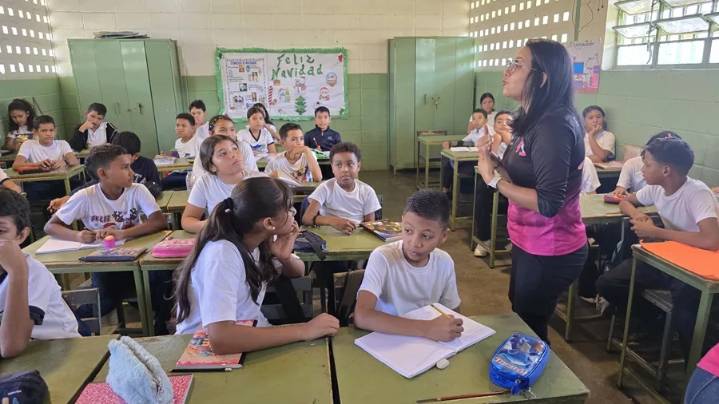 Alcaldesa Dina Castillo impulsa alerta colectiva contra el abuso sexual en escuelas de Valencia