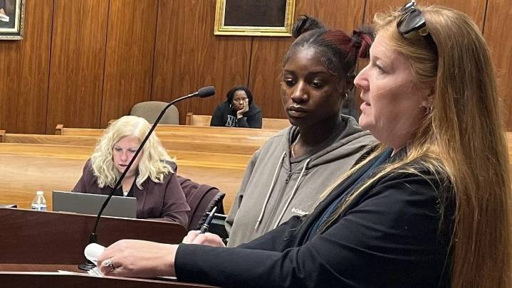 Woman gets probation for shooting father in Mount Clemens