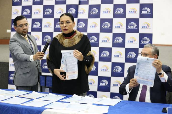 Ente electoral de Ecuador desmiente hallazgo de papeletas marcadas